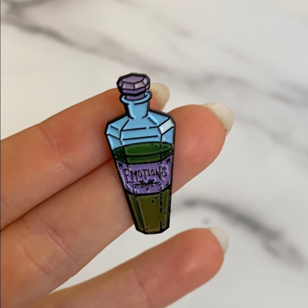 Soft Enamel MOOD Color Change Pin - Bottled Emo